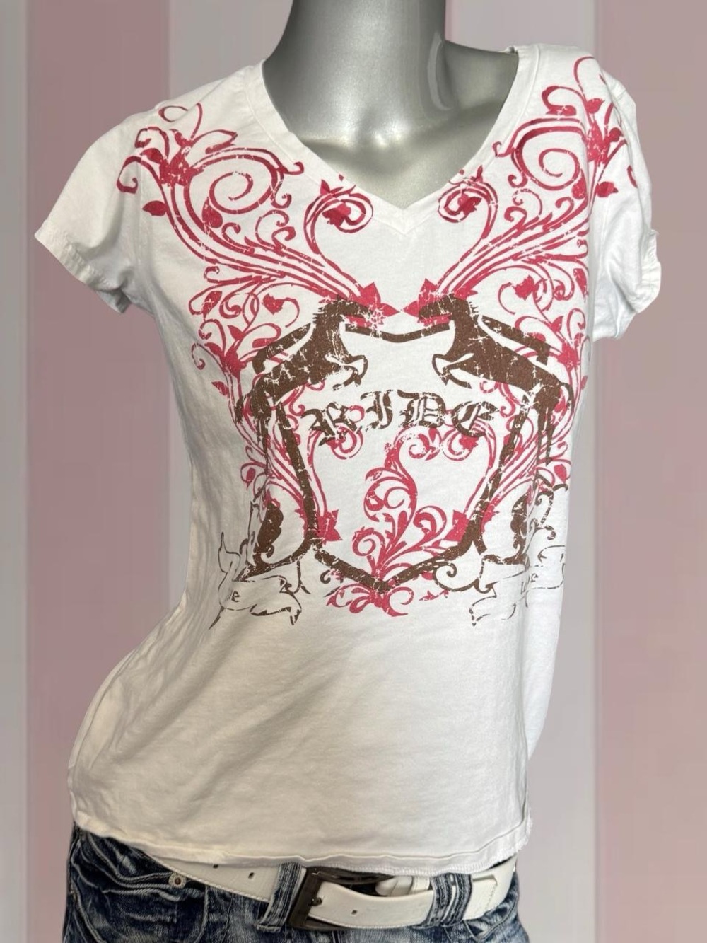 Roper Horses Cyber Y2K White/Red V-Neck Baby Tee